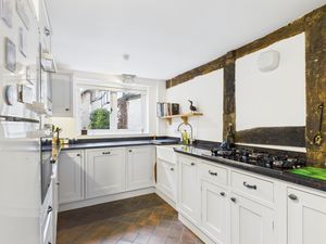 Kitchen- click for photo gallery